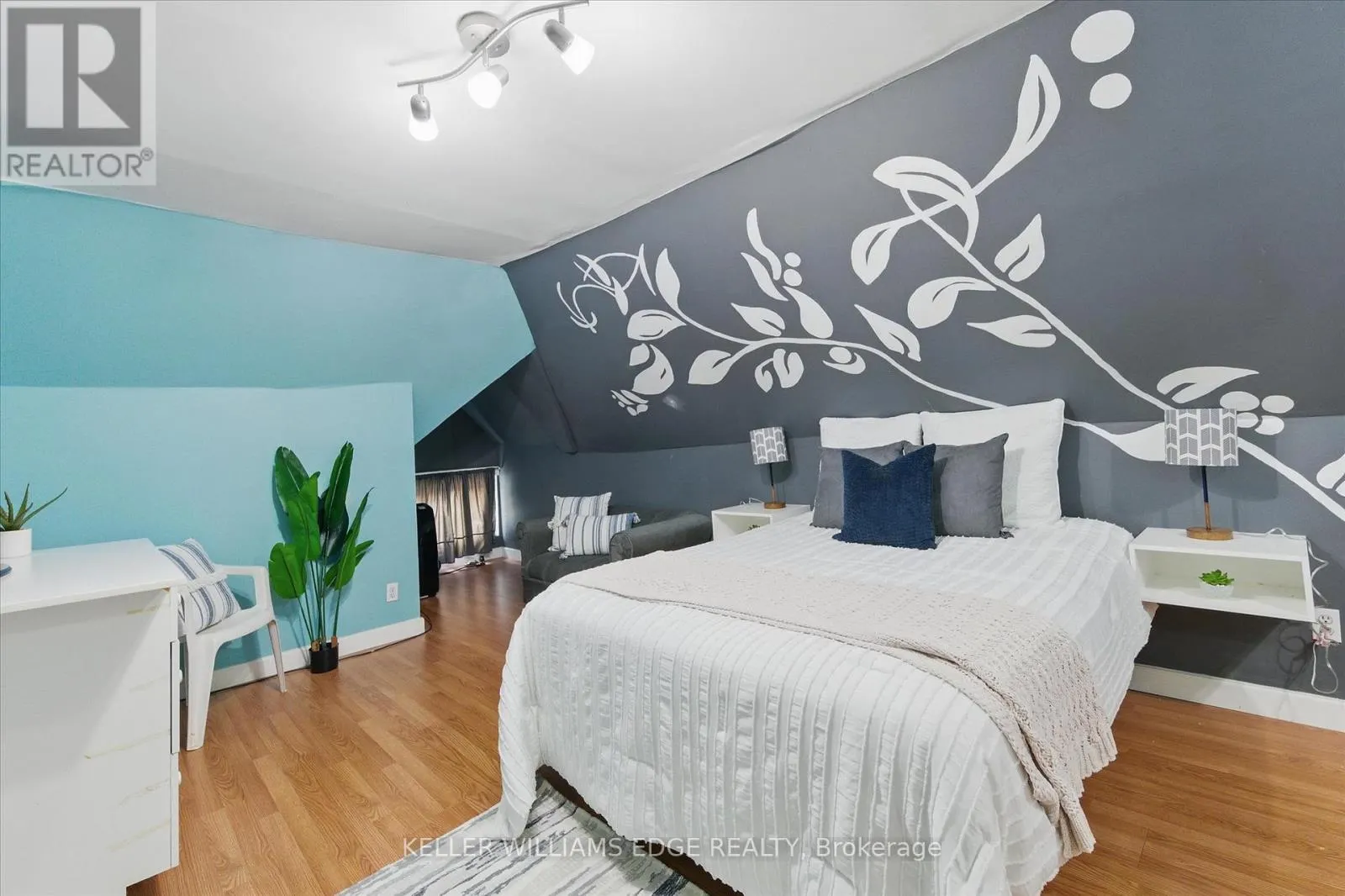 122 SANFORD AVENUE S
