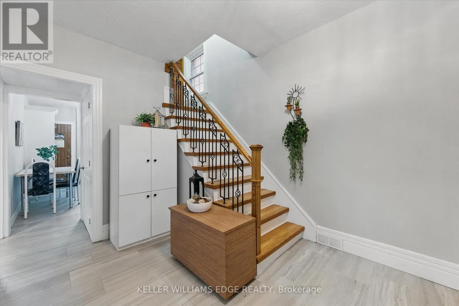 122 SANFORD AVENUE S