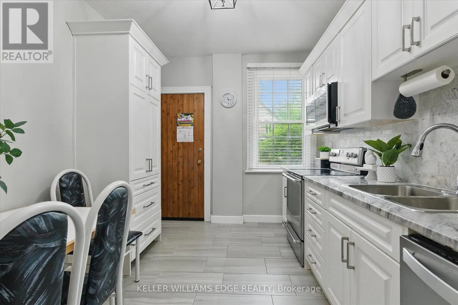 122 SANFORD AVENUE S
