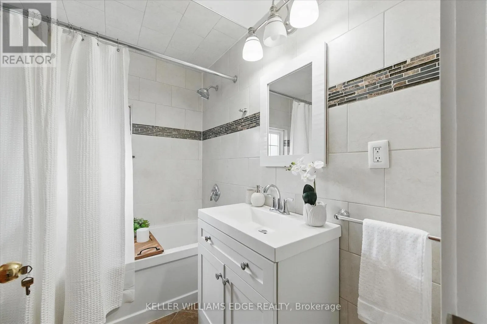 122 SANFORD AVENUE S