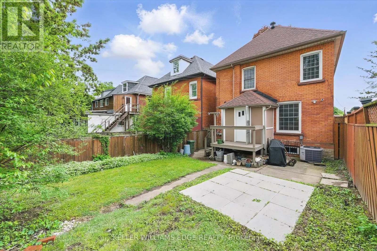 122 SANFORD AVENUE S