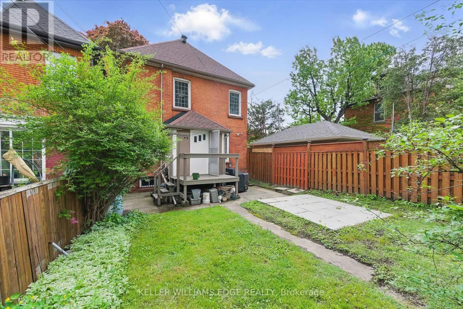 122 SANFORD AVENUE S