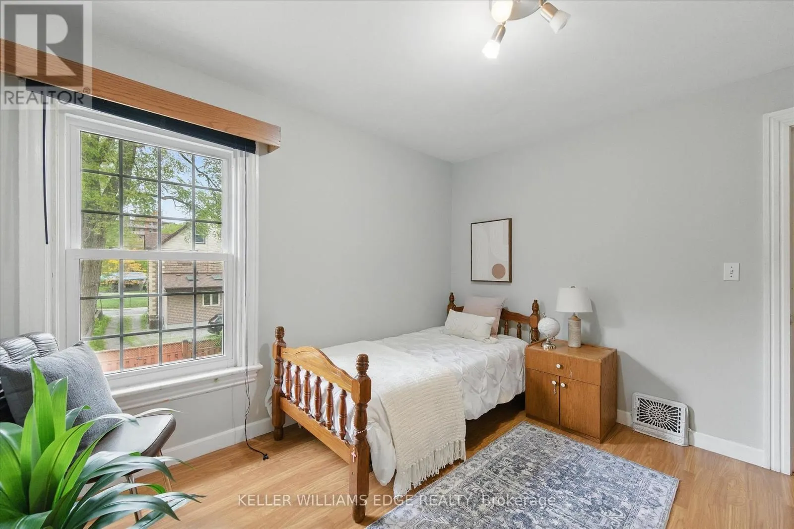 122 SANFORD AVENUE S