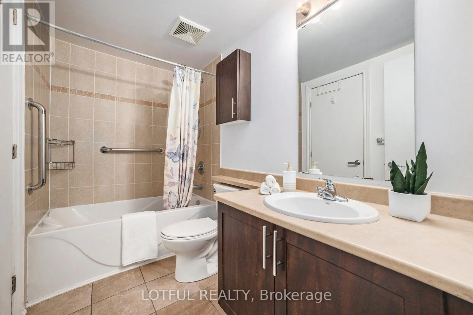 1703 - 234 RIDEAU STREET