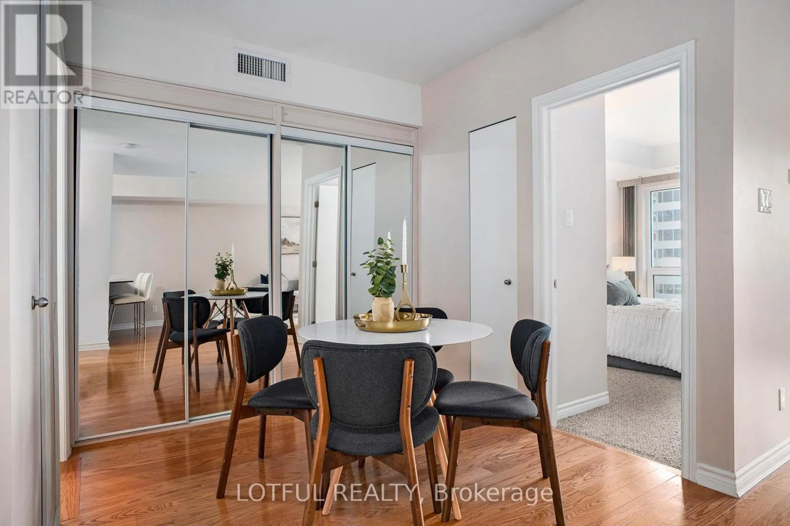 1703 - 234 RIDEAU STREET