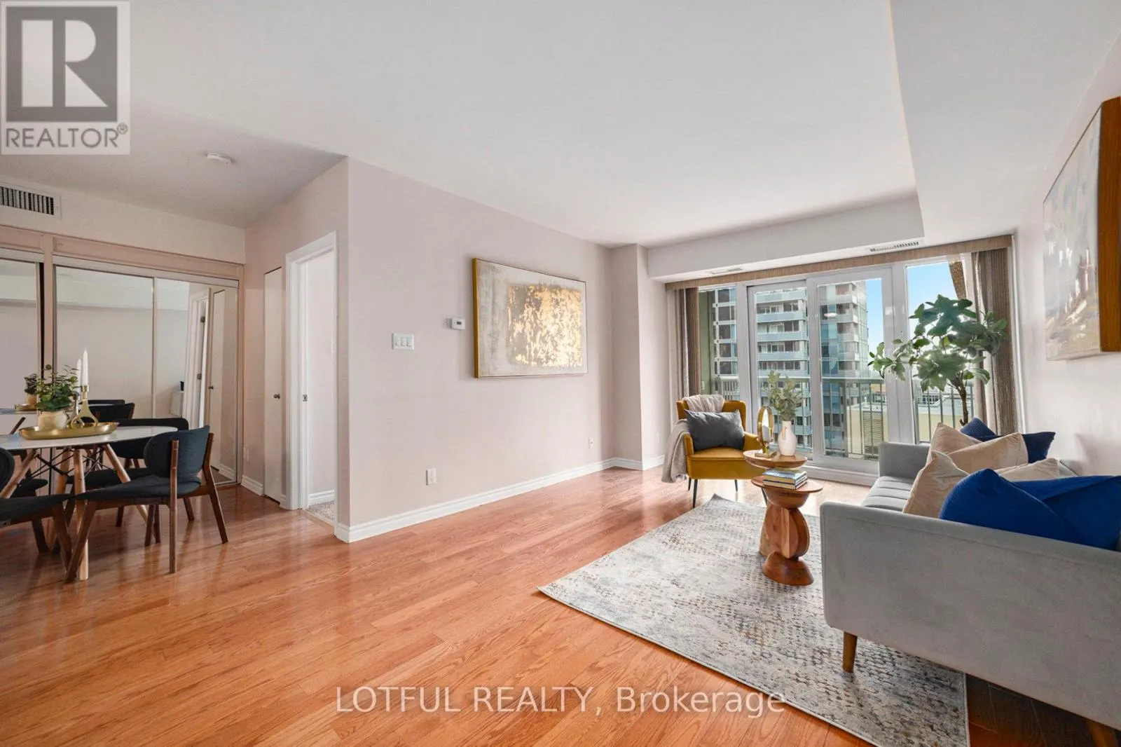 1703 - 234 RIDEAU STREET