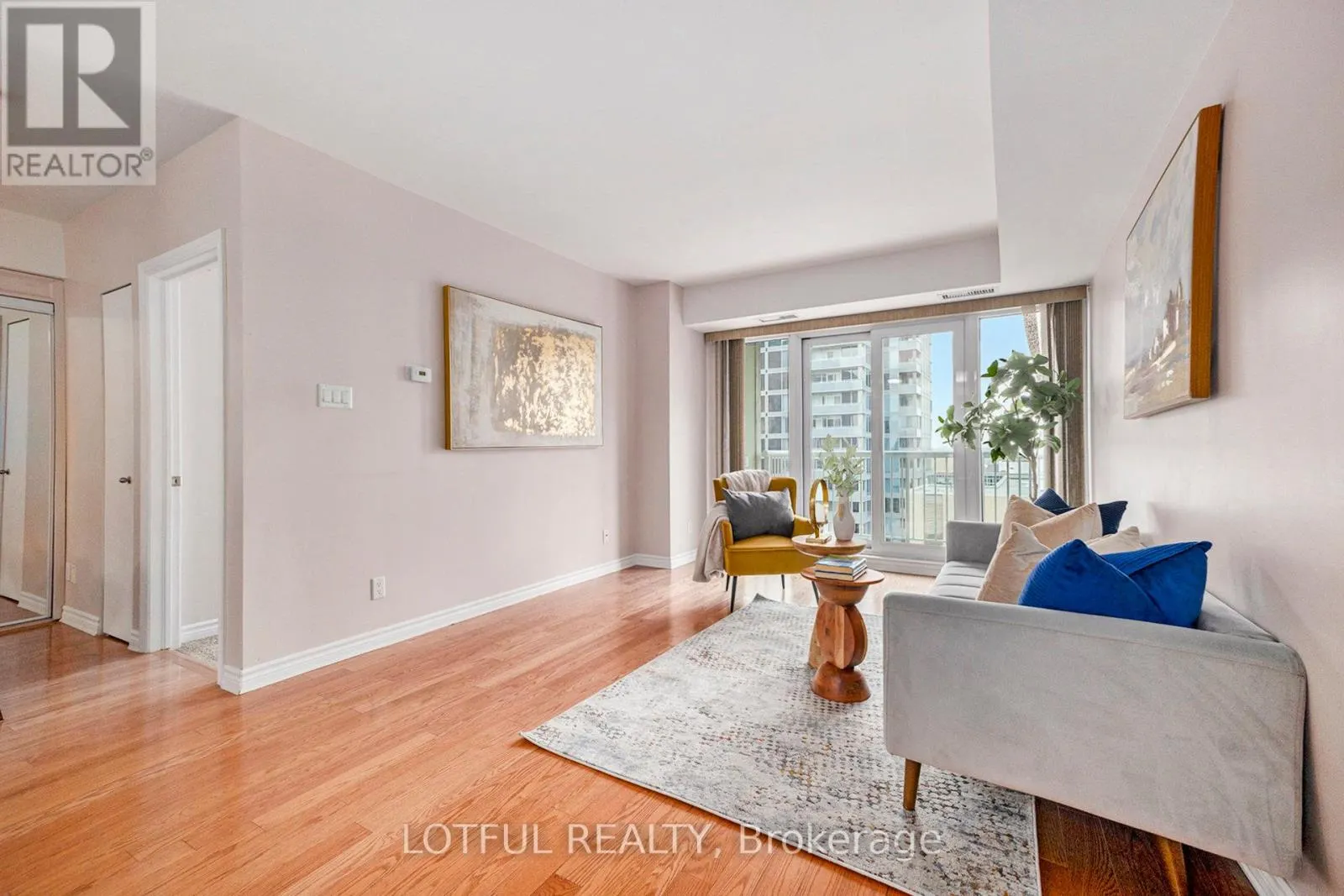 1703 - 234 RIDEAU STREET