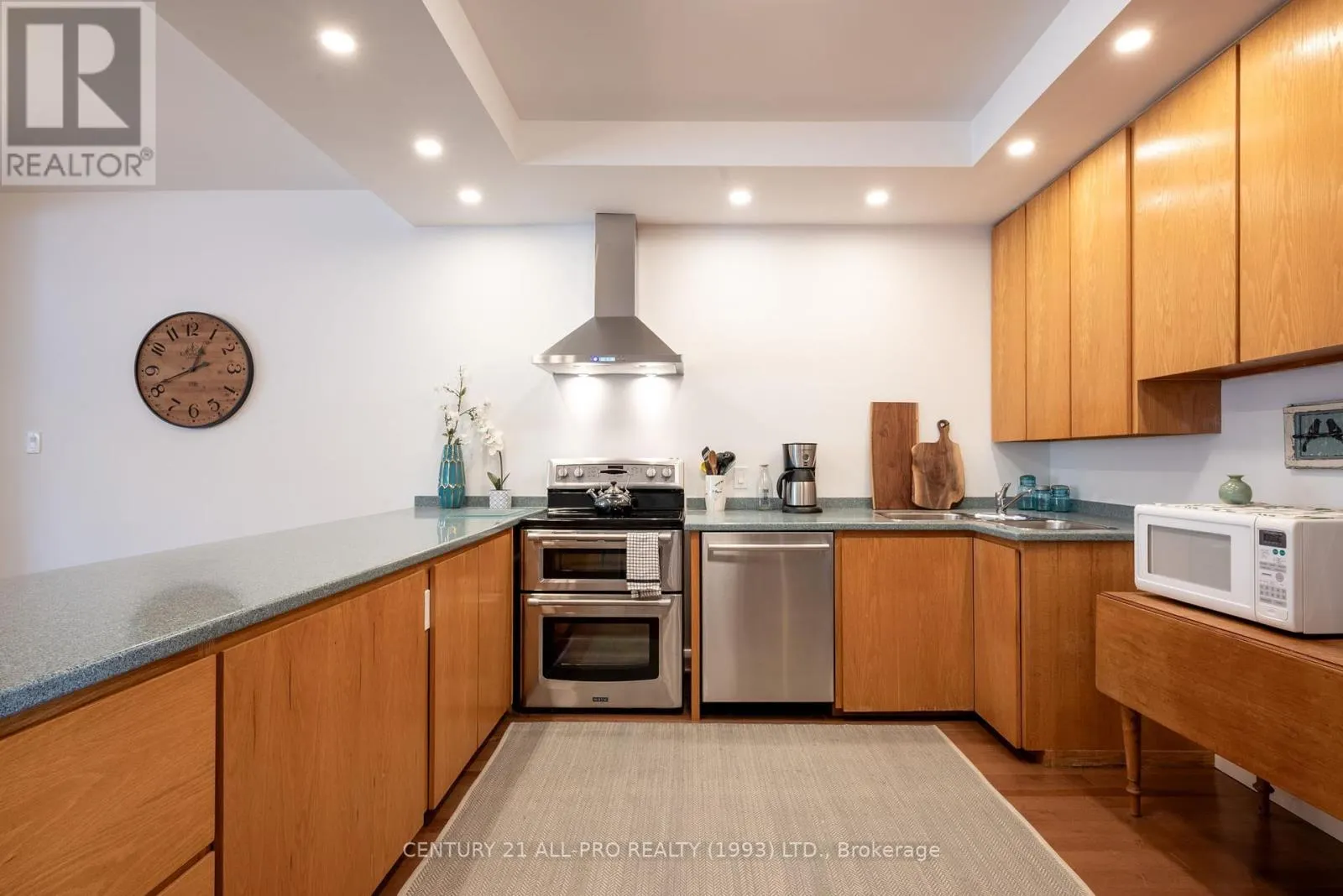 40 KING STREET W
