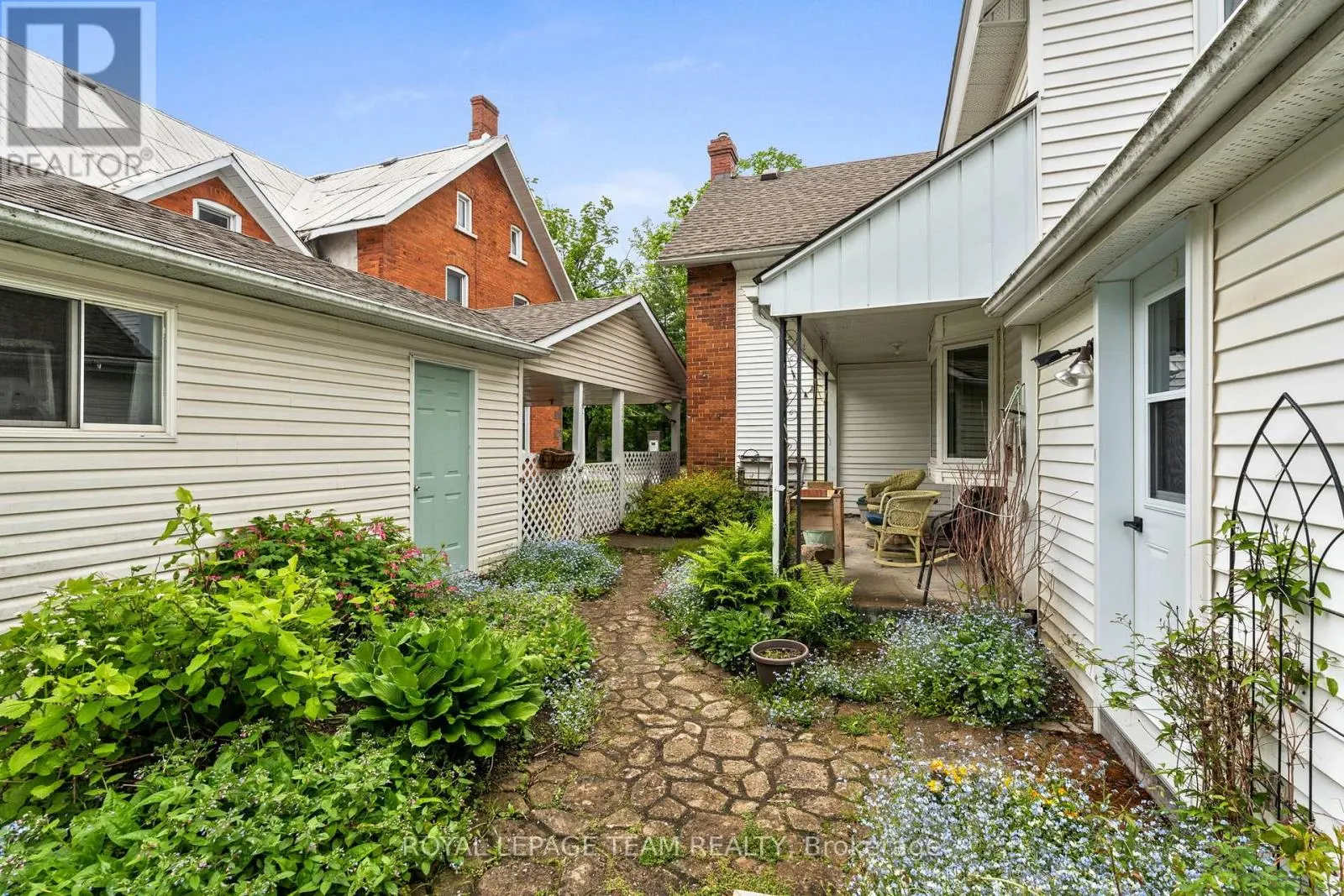 82 LAKE AVENUE E