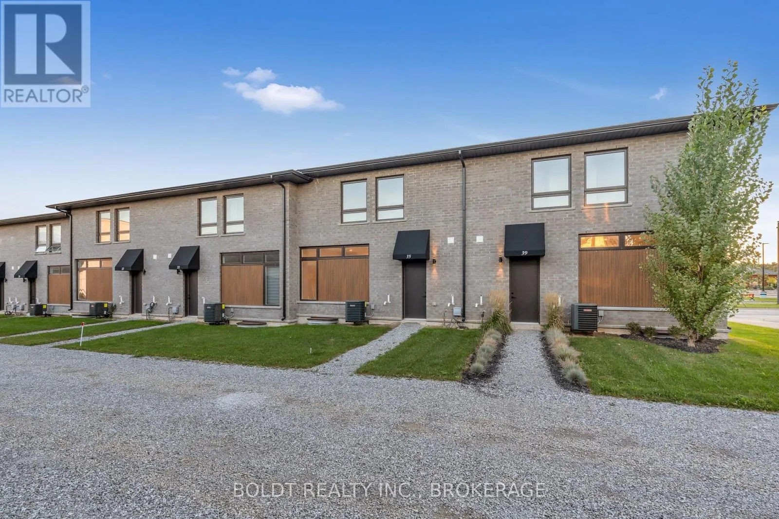 35 WELLSPRING WAY