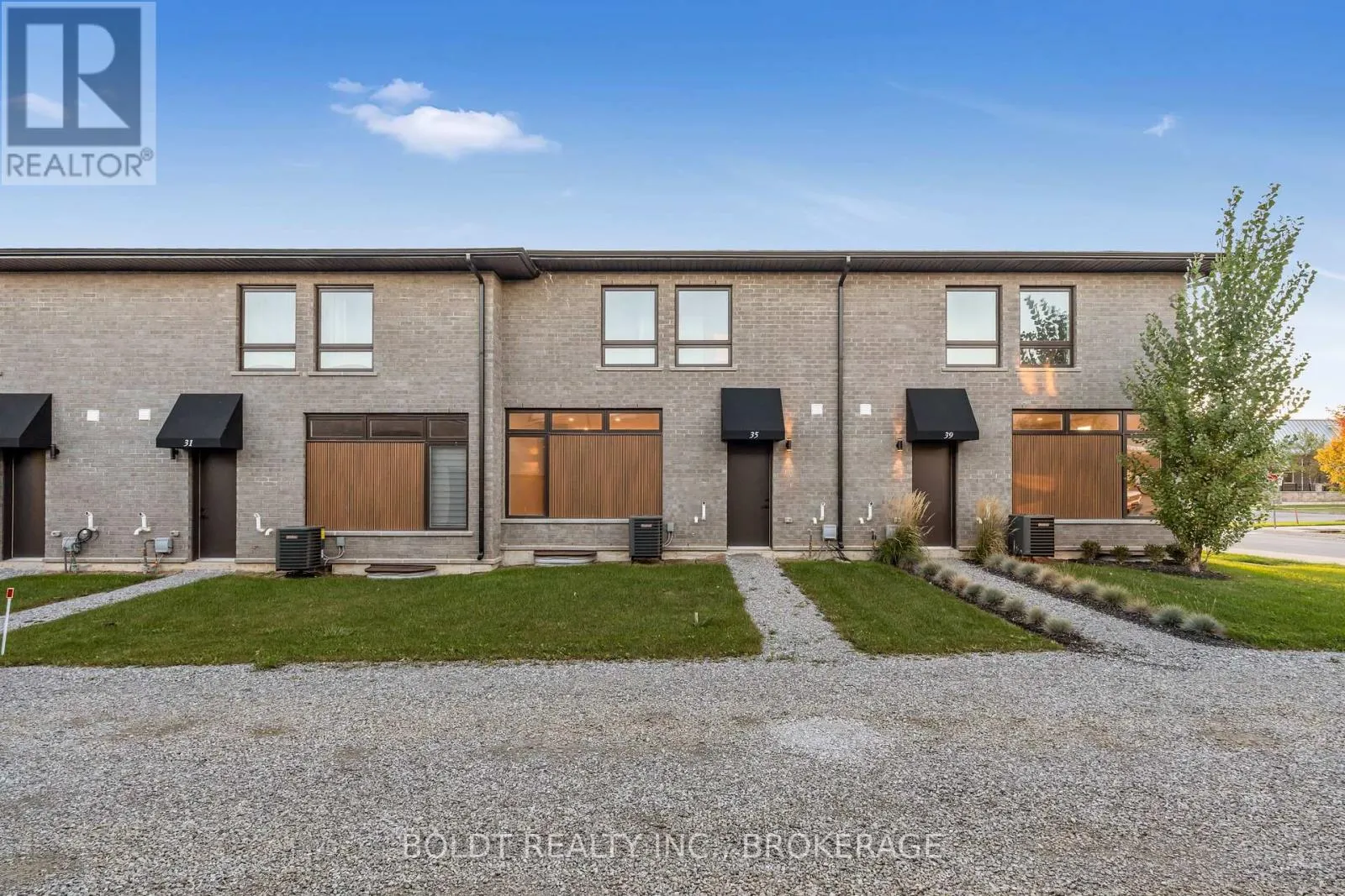 35 WELLSPRING WAY