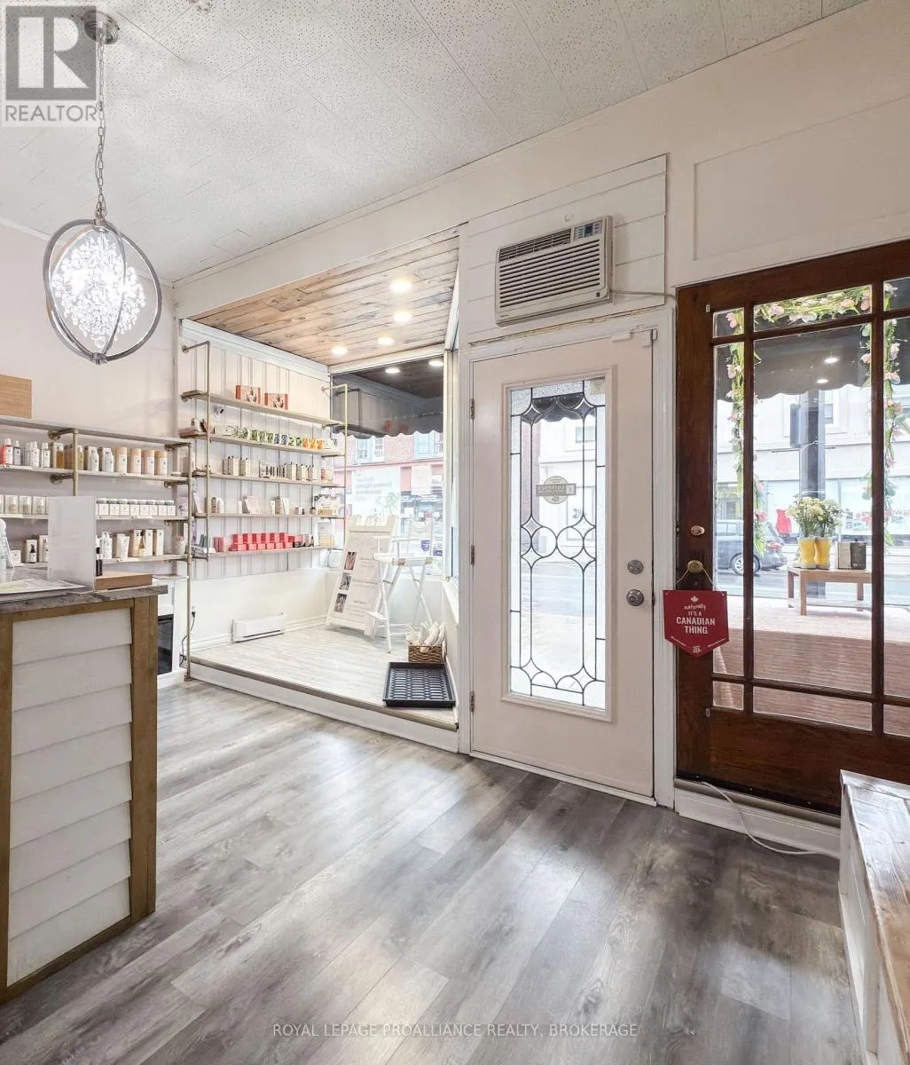 48 DUNDAS STREET E