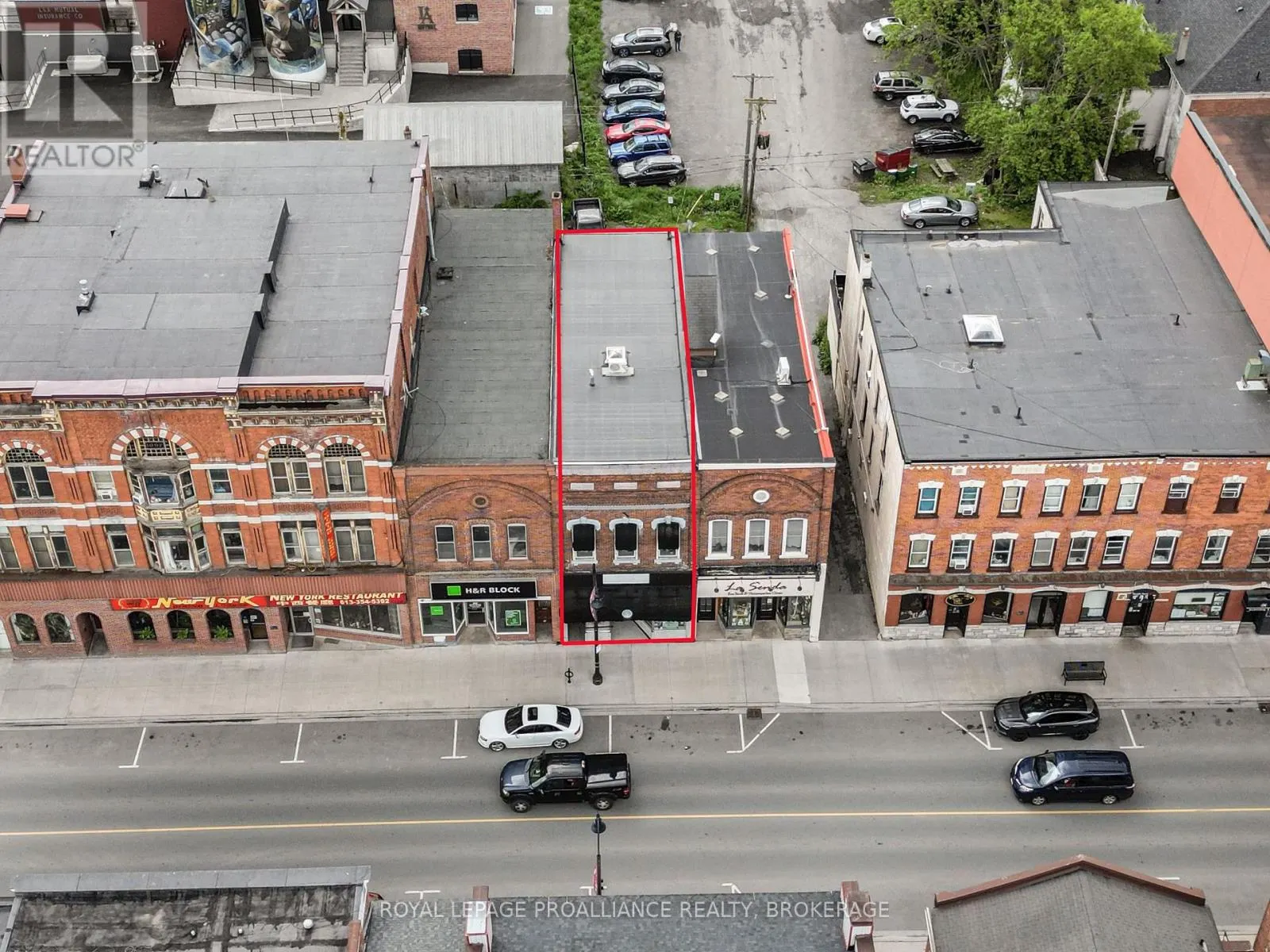 48 DUNDAS STREET E