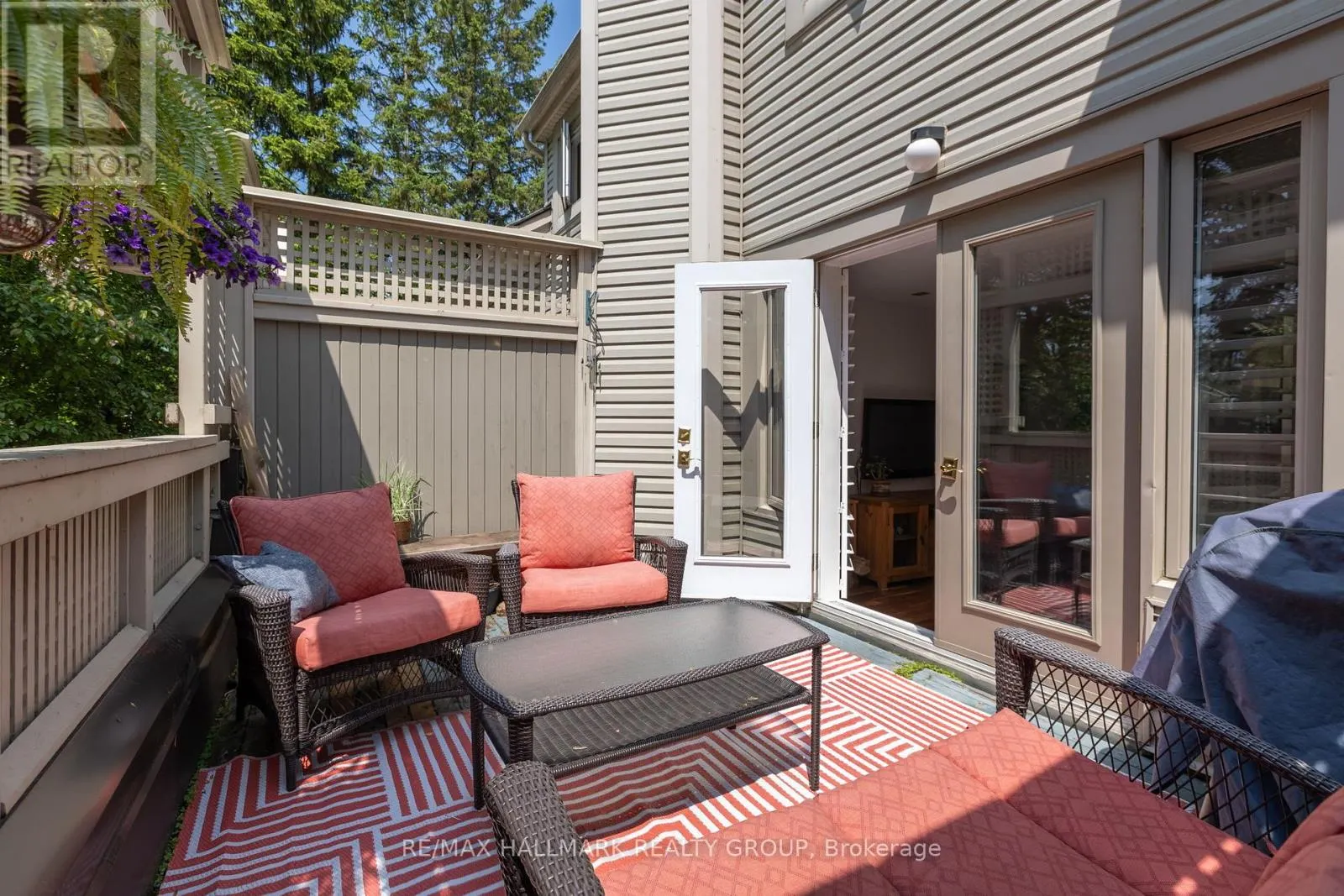 15 - 20 CHARLEVOIX STREET