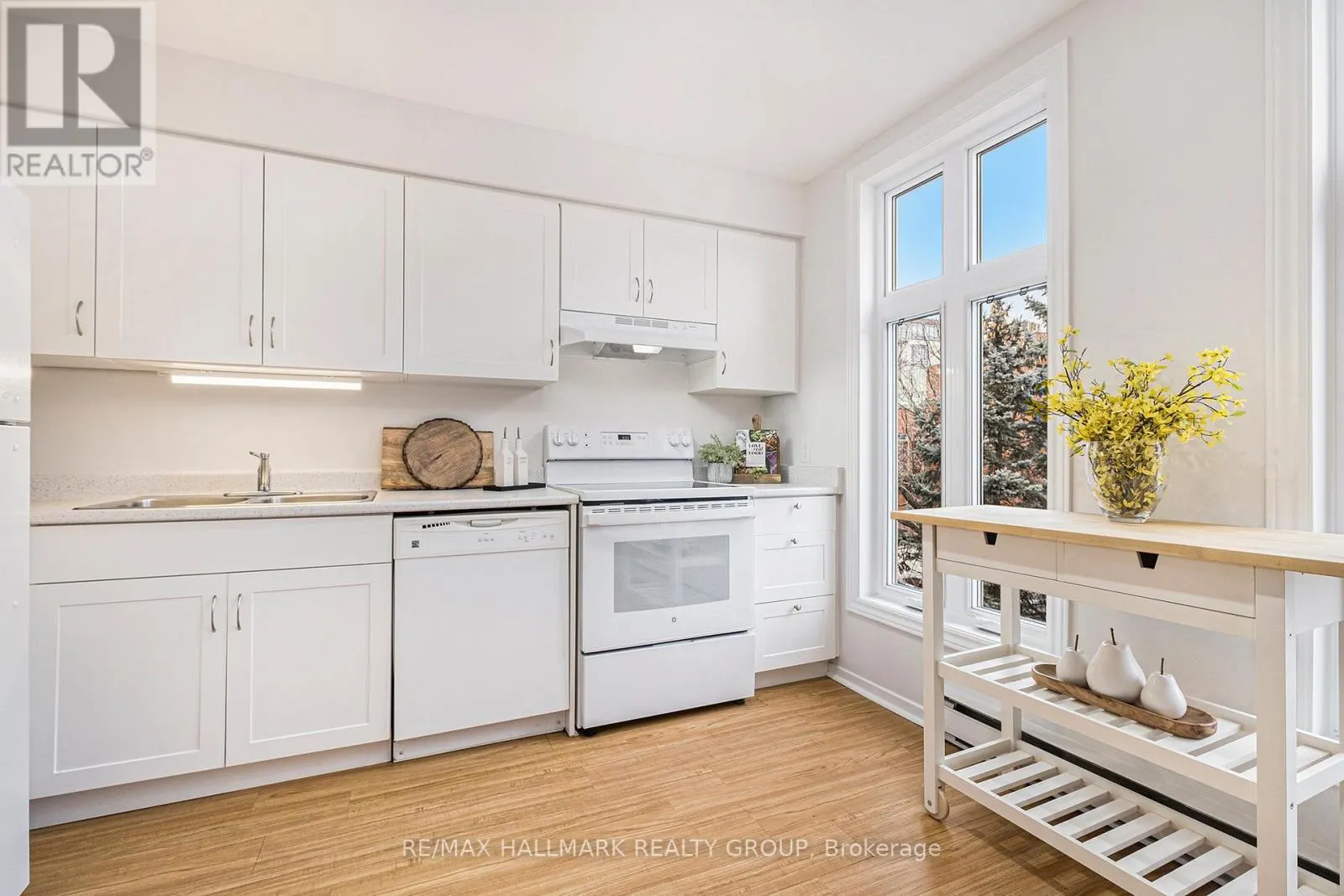 15 - 20 CHARLEVOIX STREET