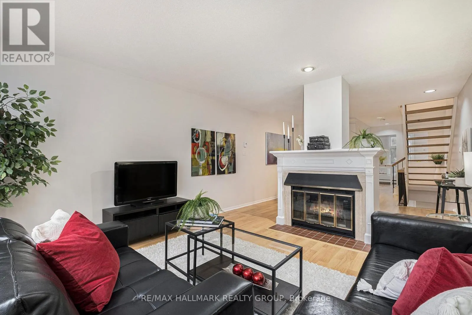 15 - 20 CHARLEVOIX STREET