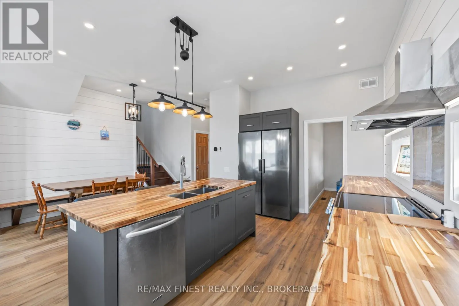 113 WILLOWBANK ROAD E