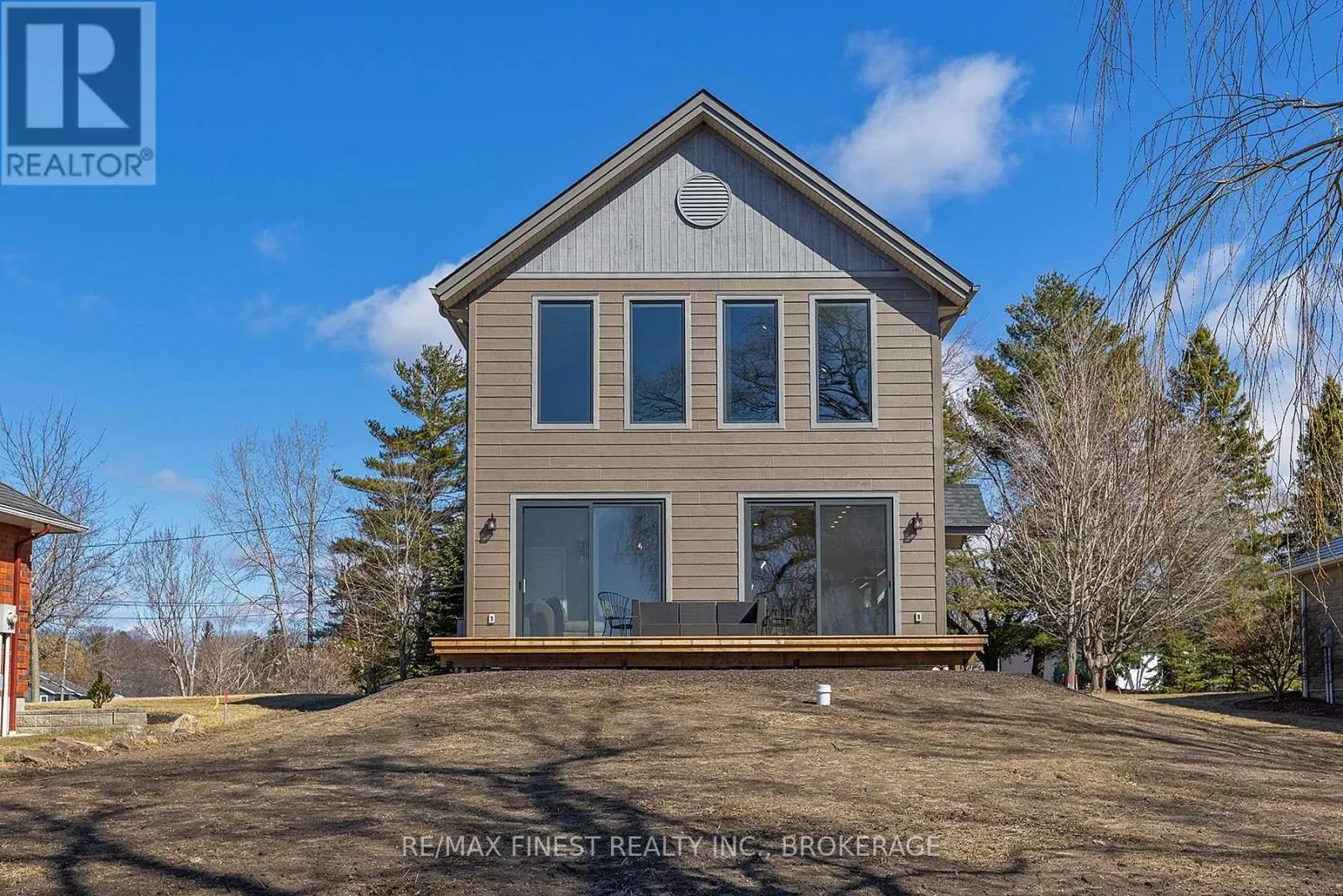 113 WILLOWBANK ROAD E