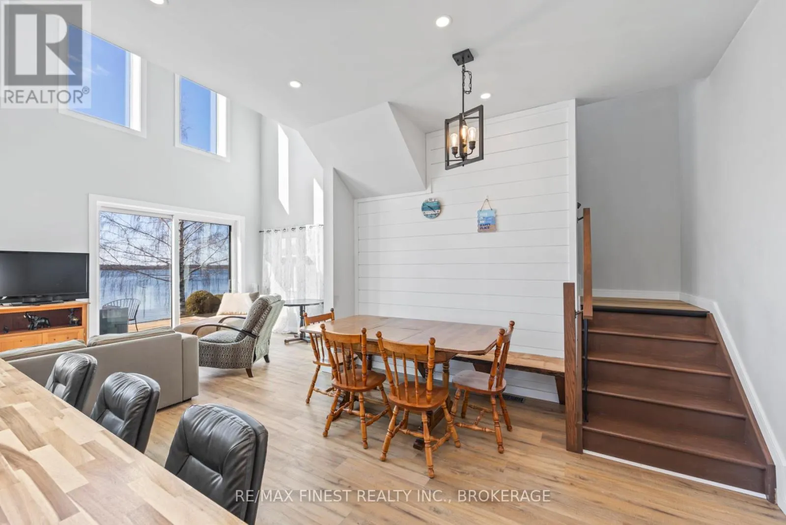113 WILLOWBANK ROAD E