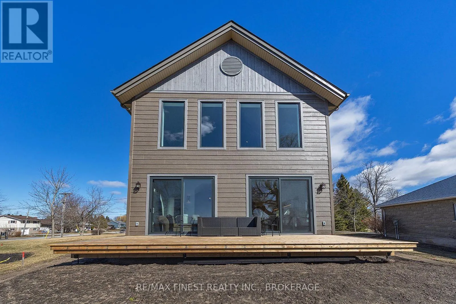 113 WILLOWBANK ROAD E