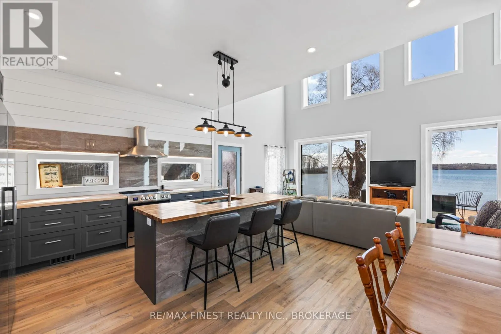 113 WILLOWBANK ROAD E