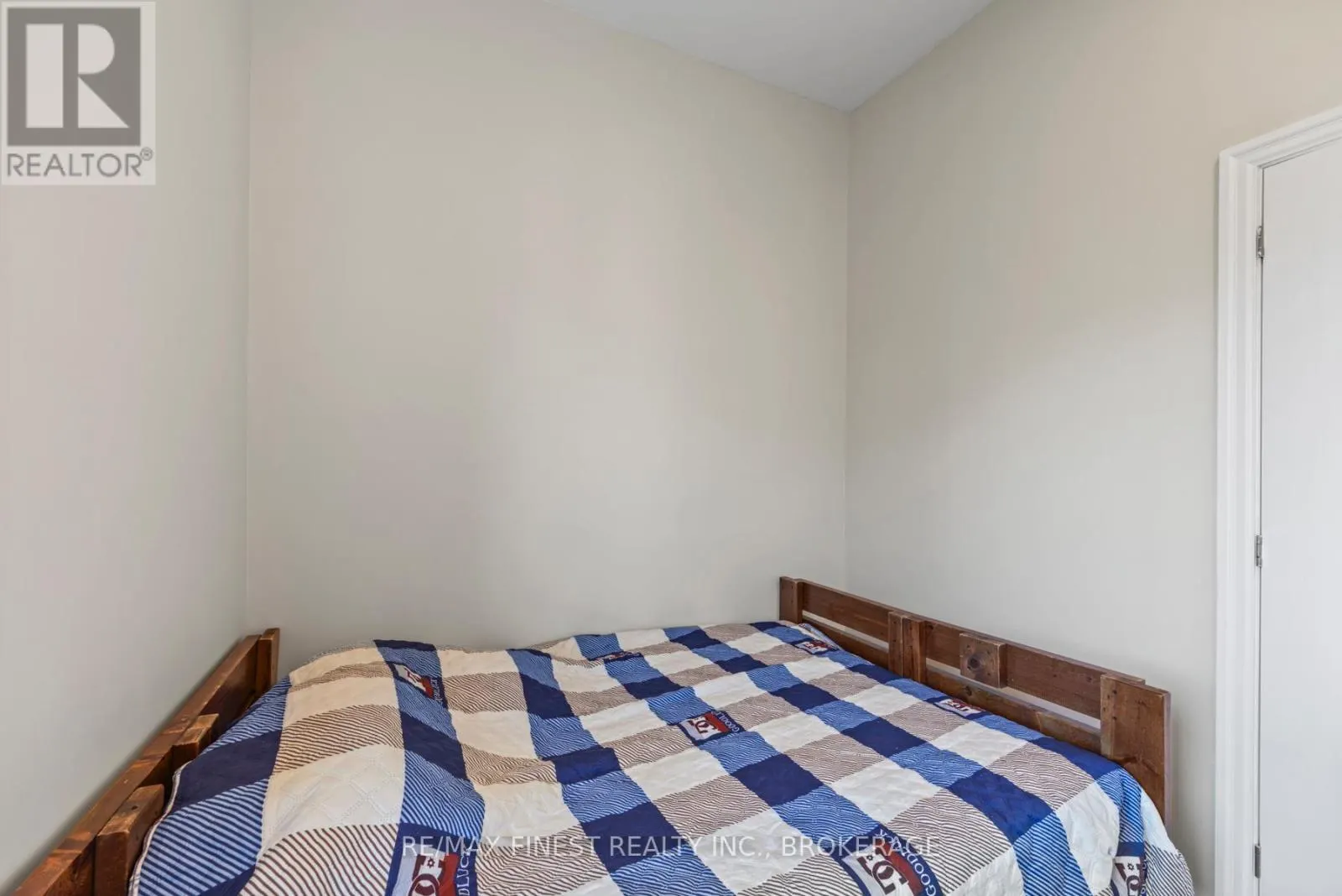 113 WILLOWBANK ROAD E