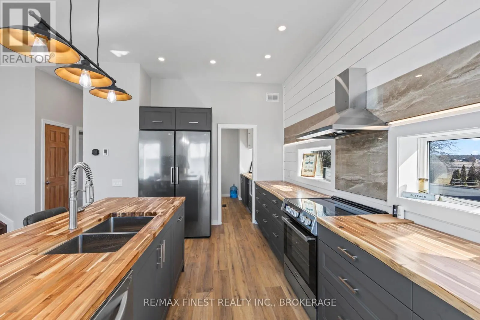 113 WILLOWBANK ROAD E