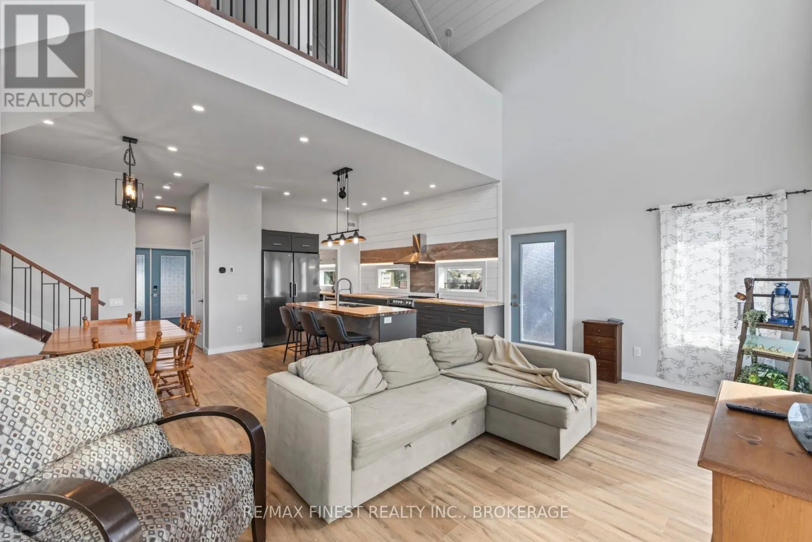 113 WILLOWBANK ROAD E