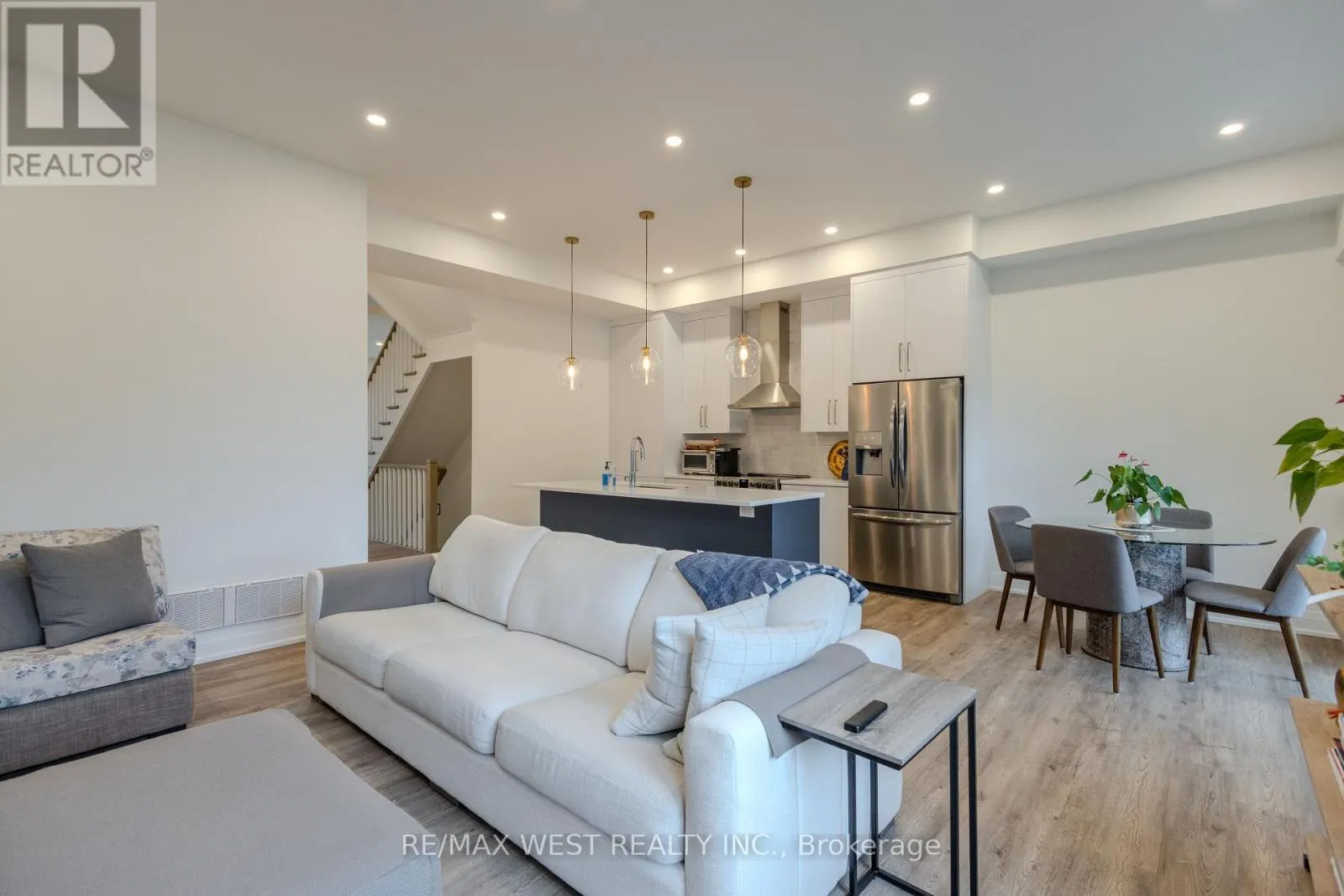 9 - 1465 STATION STREET