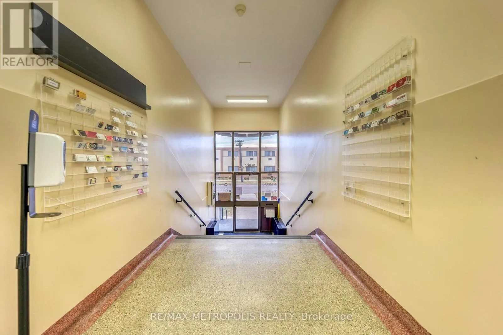 A UPPER - 109 DURAND STREET