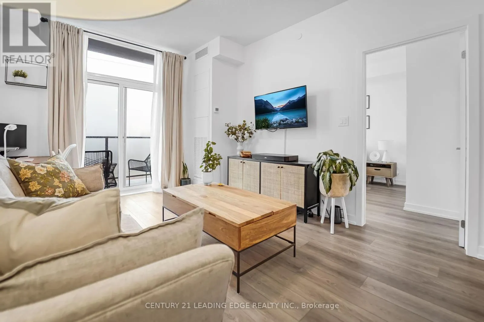 313 - 460 DUNDAS STREET E