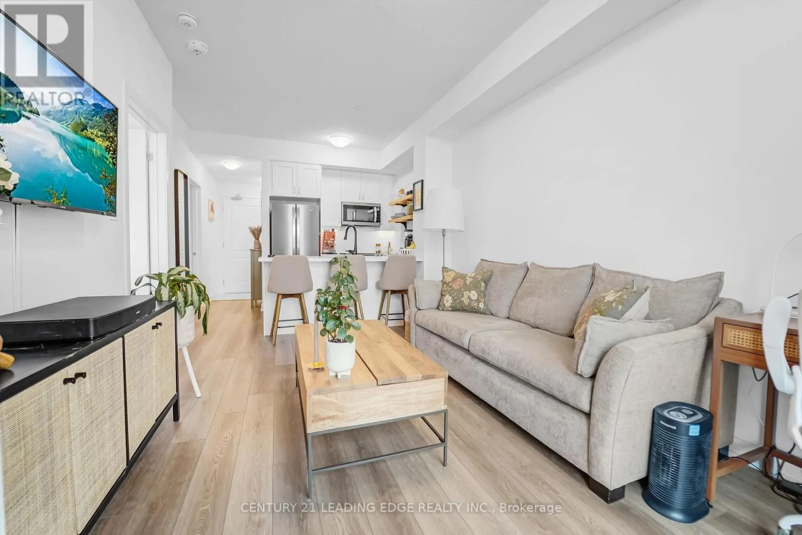 313 - 460 DUNDAS STREET E