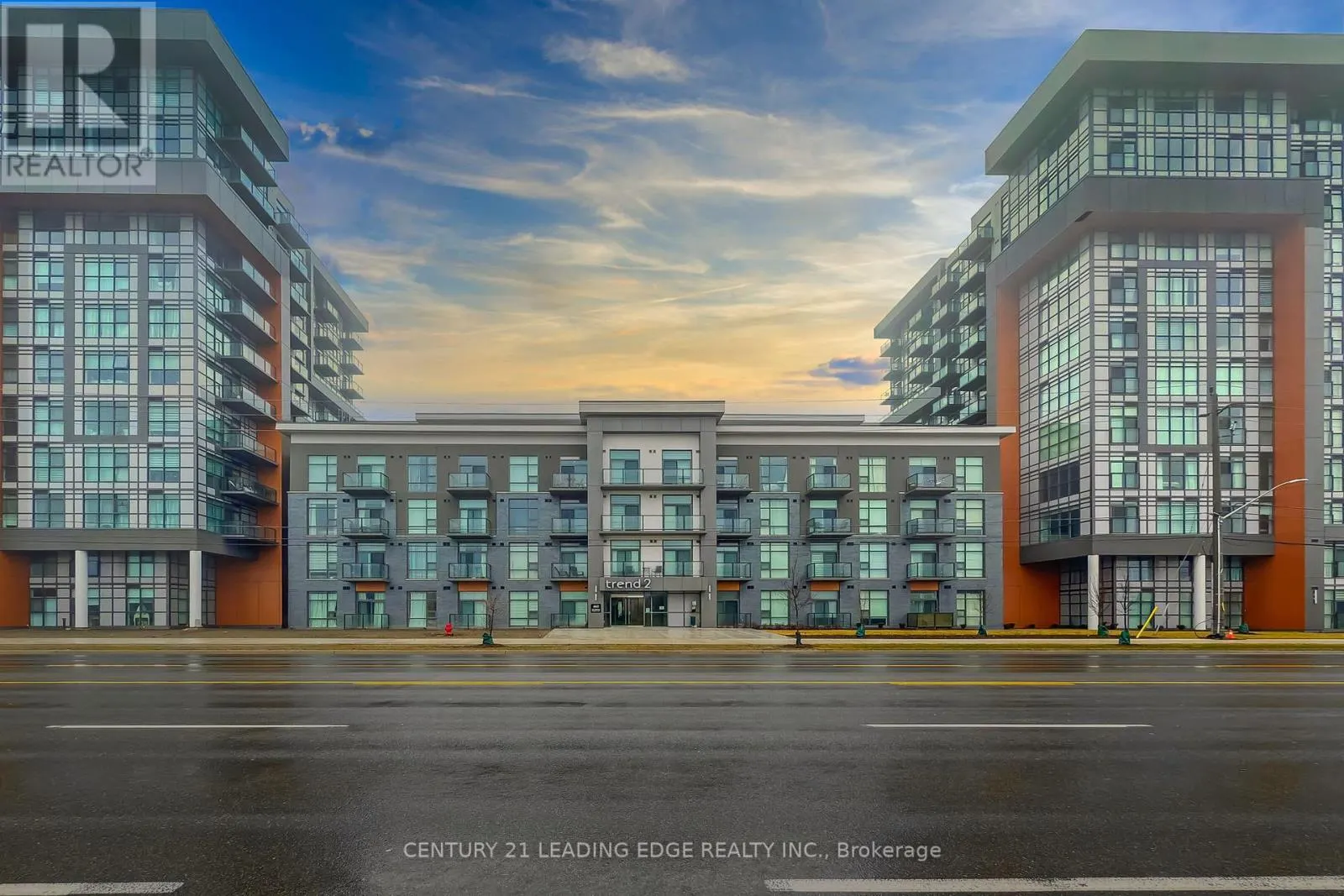 313 - 460 DUNDAS STREET E