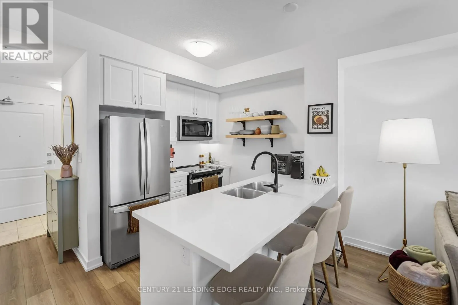 313 - 460 DUNDAS STREET E