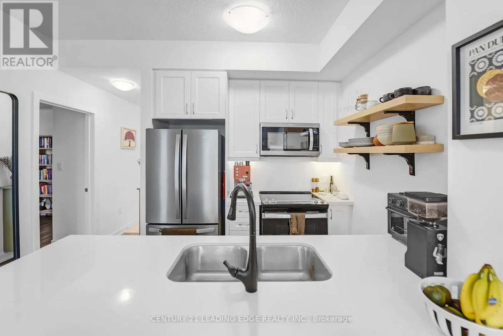 313 - 460 DUNDAS STREET E