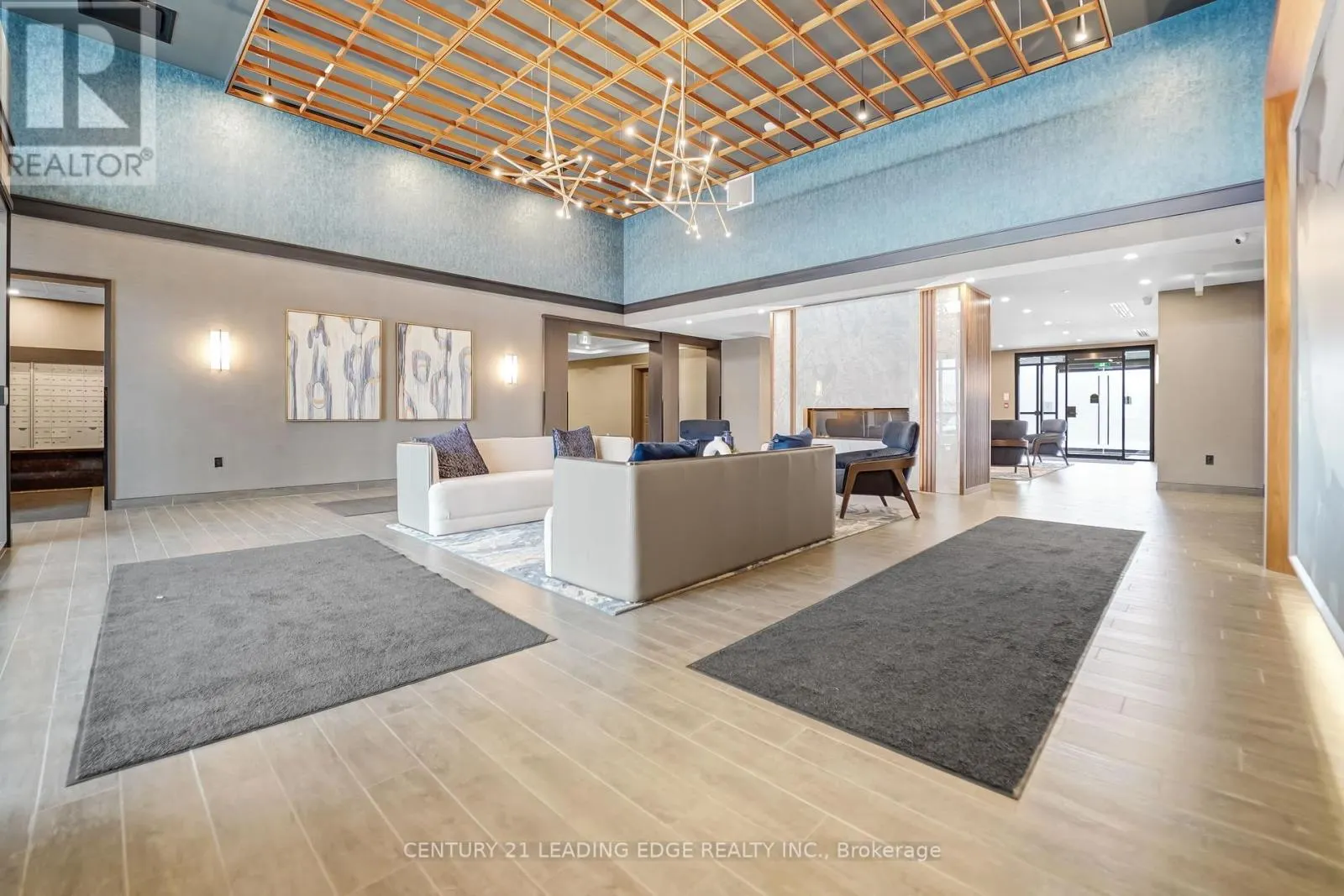 313 - 460 DUNDAS STREET E