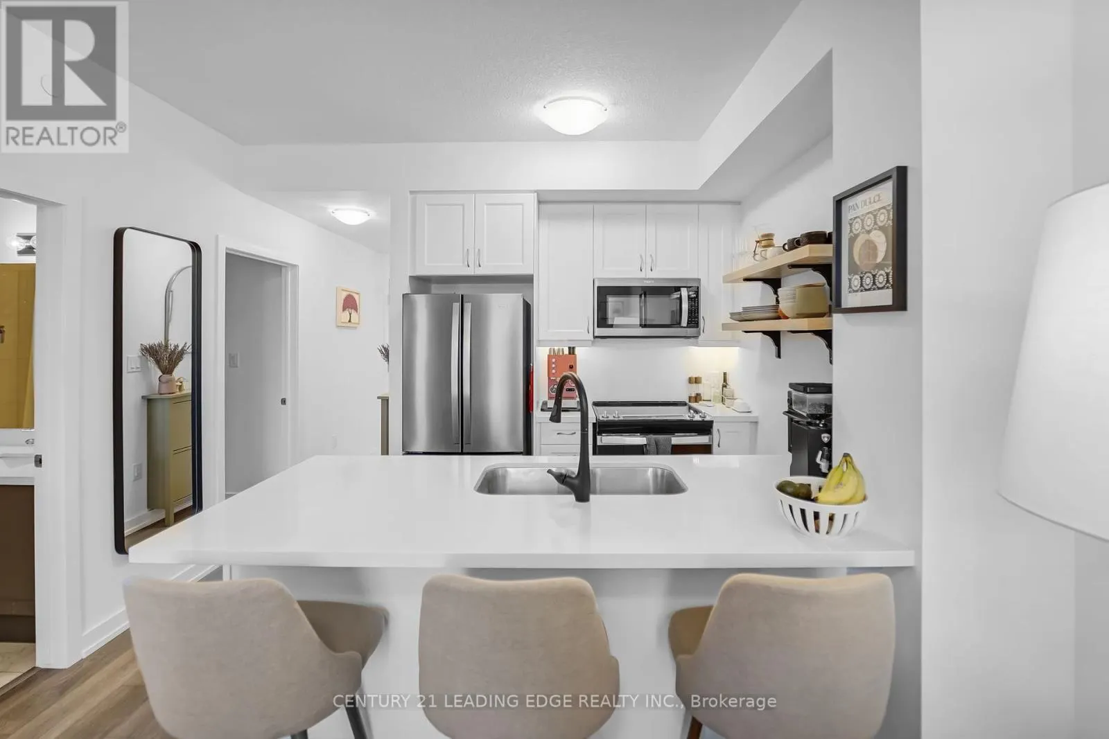 313 - 460 DUNDAS STREET E