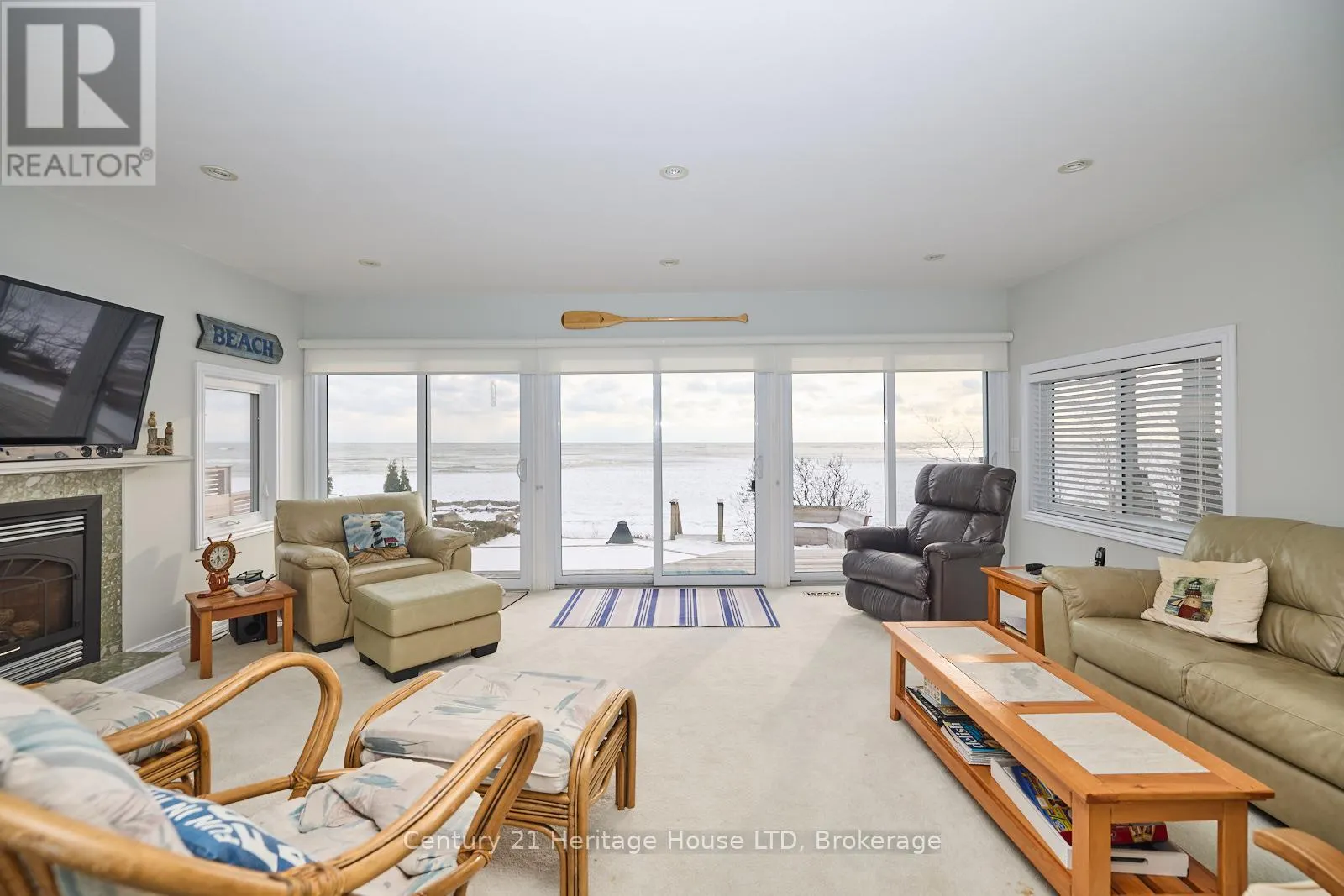 2901 VIMY ROAD