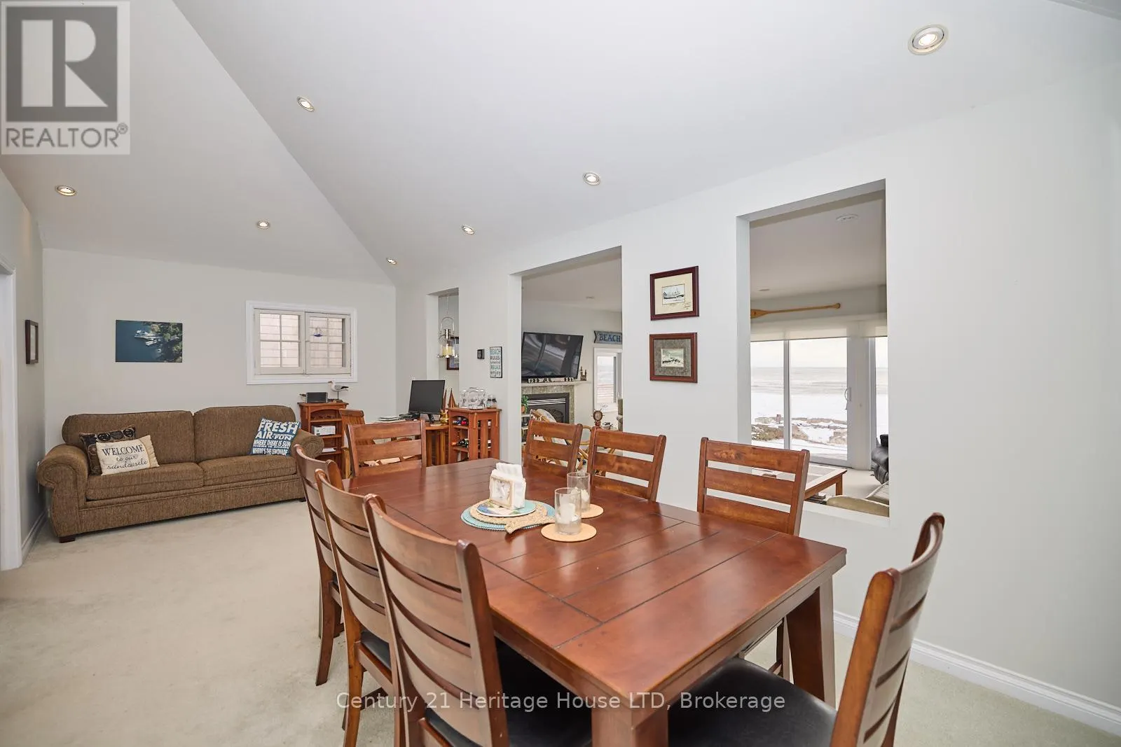 2901 VIMY ROAD