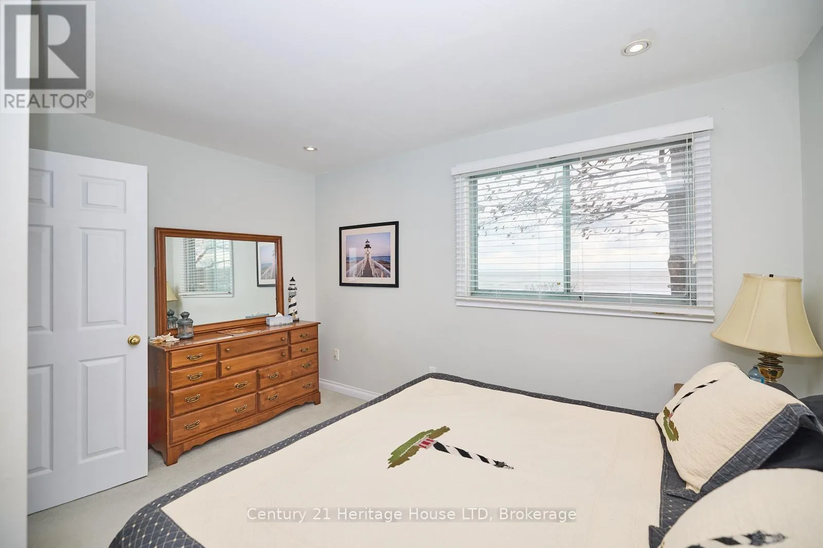 2901 VIMY ROAD