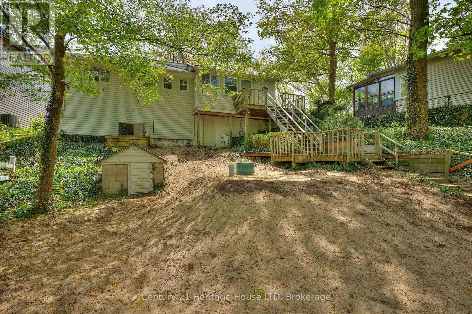 2901 VIMY ROAD