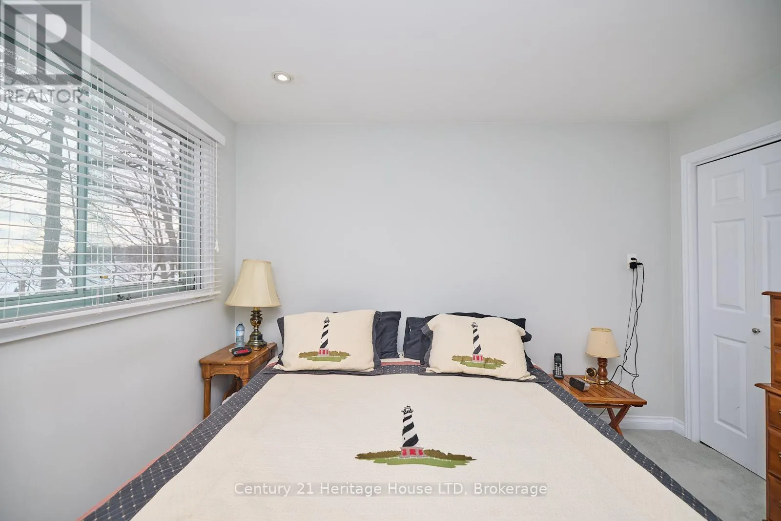 2901 VIMY ROAD