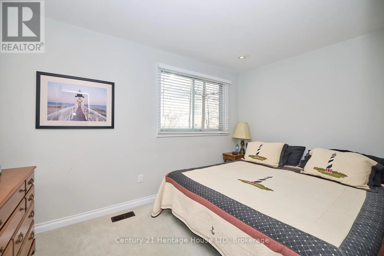 2901 VIMY ROAD