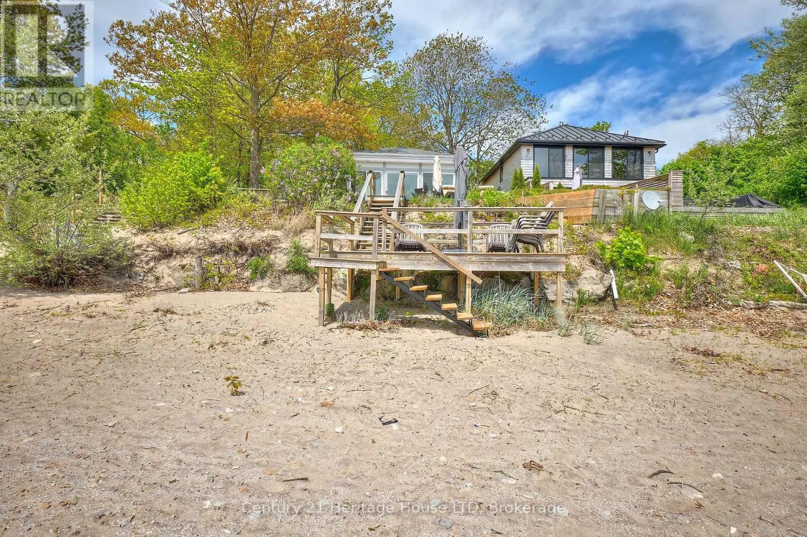 2901 VIMY ROAD