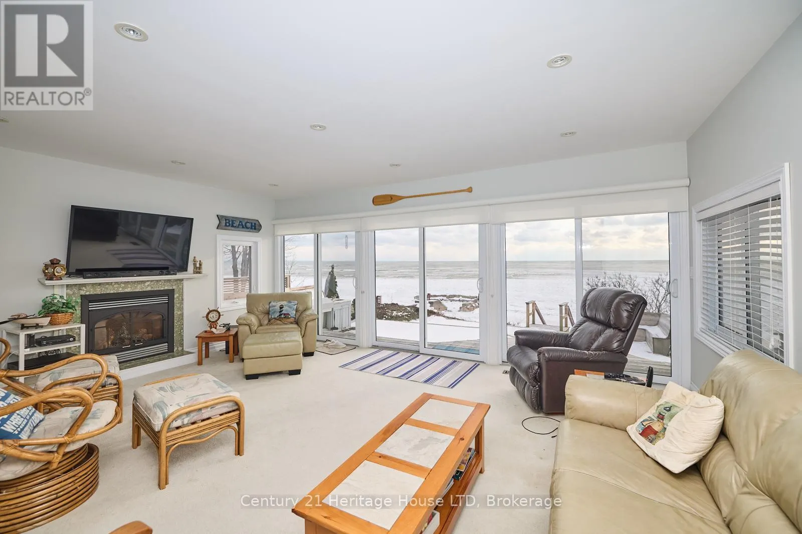 2901 VIMY ROAD