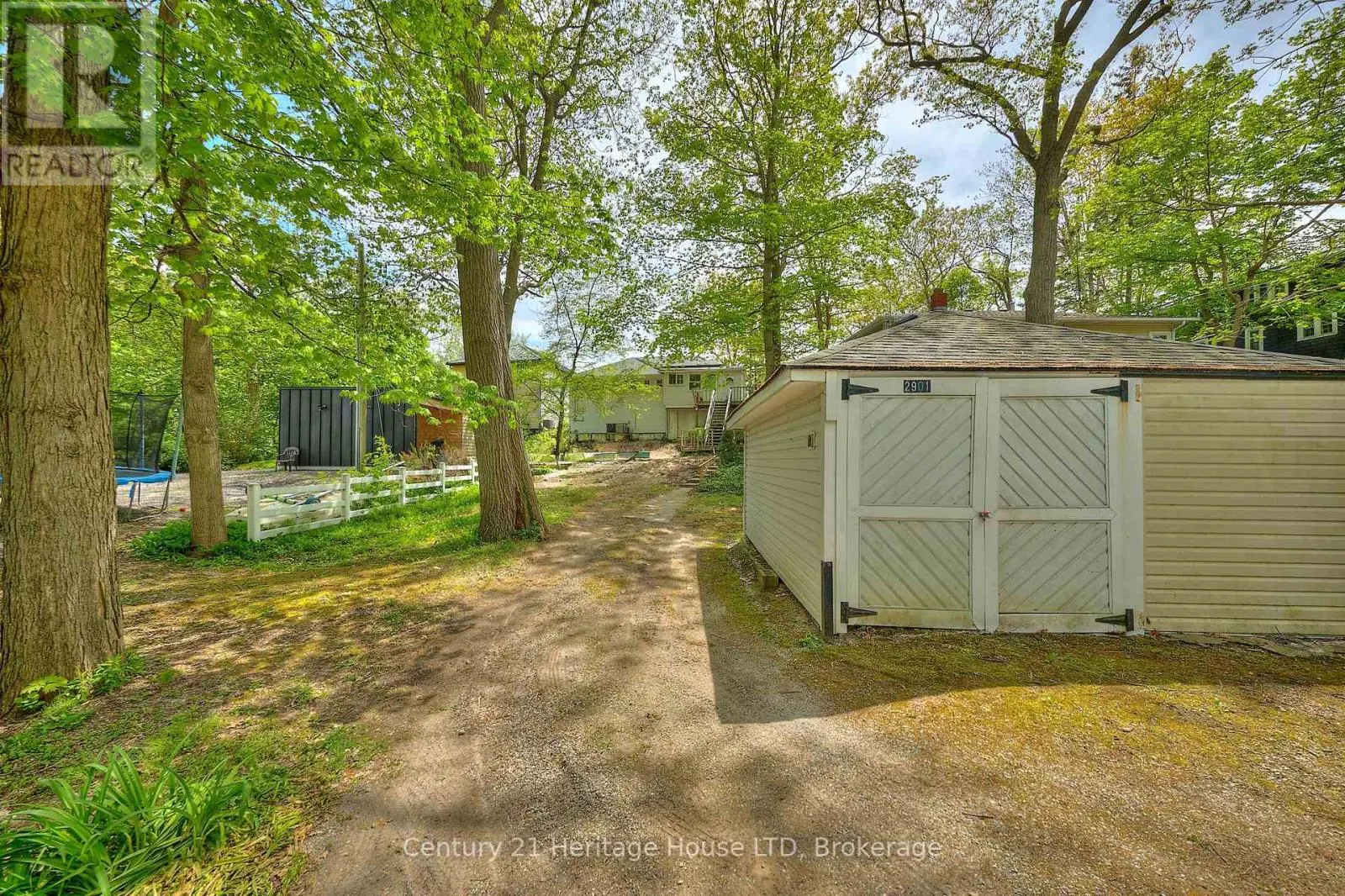 2901 VIMY ROAD