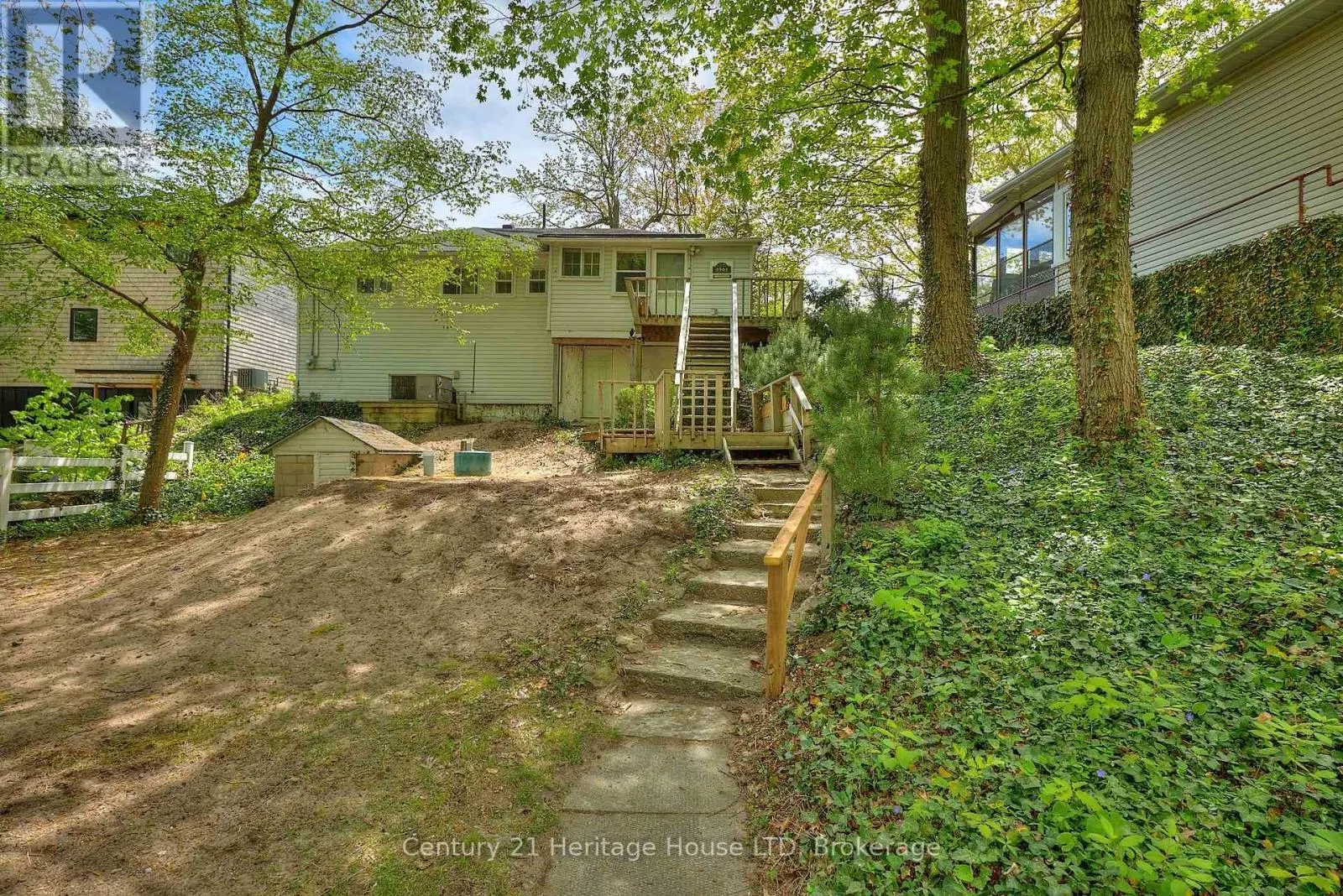 2901 VIMY ROAD