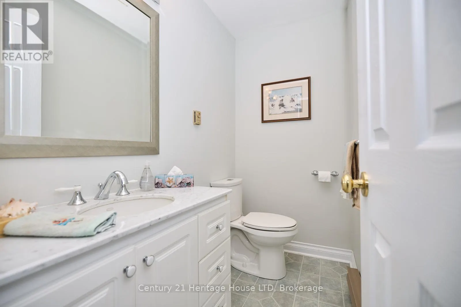 2901 VIMY ROAD