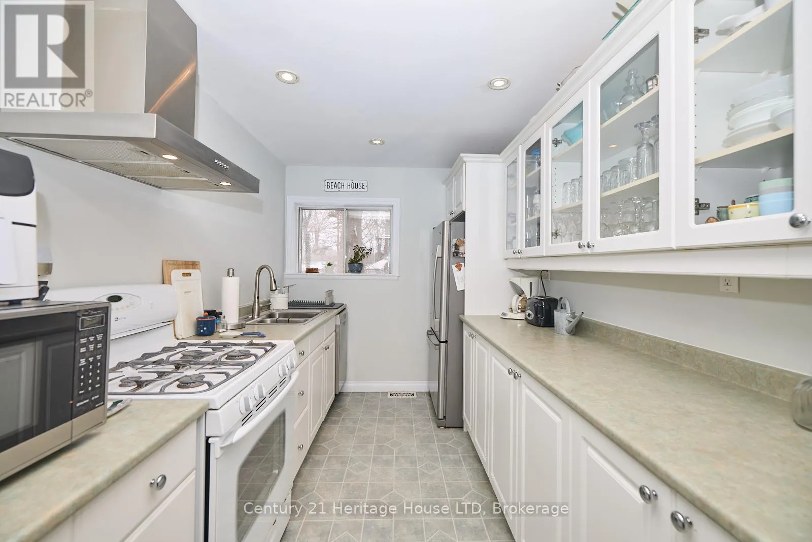 2901 VIMY ROAD