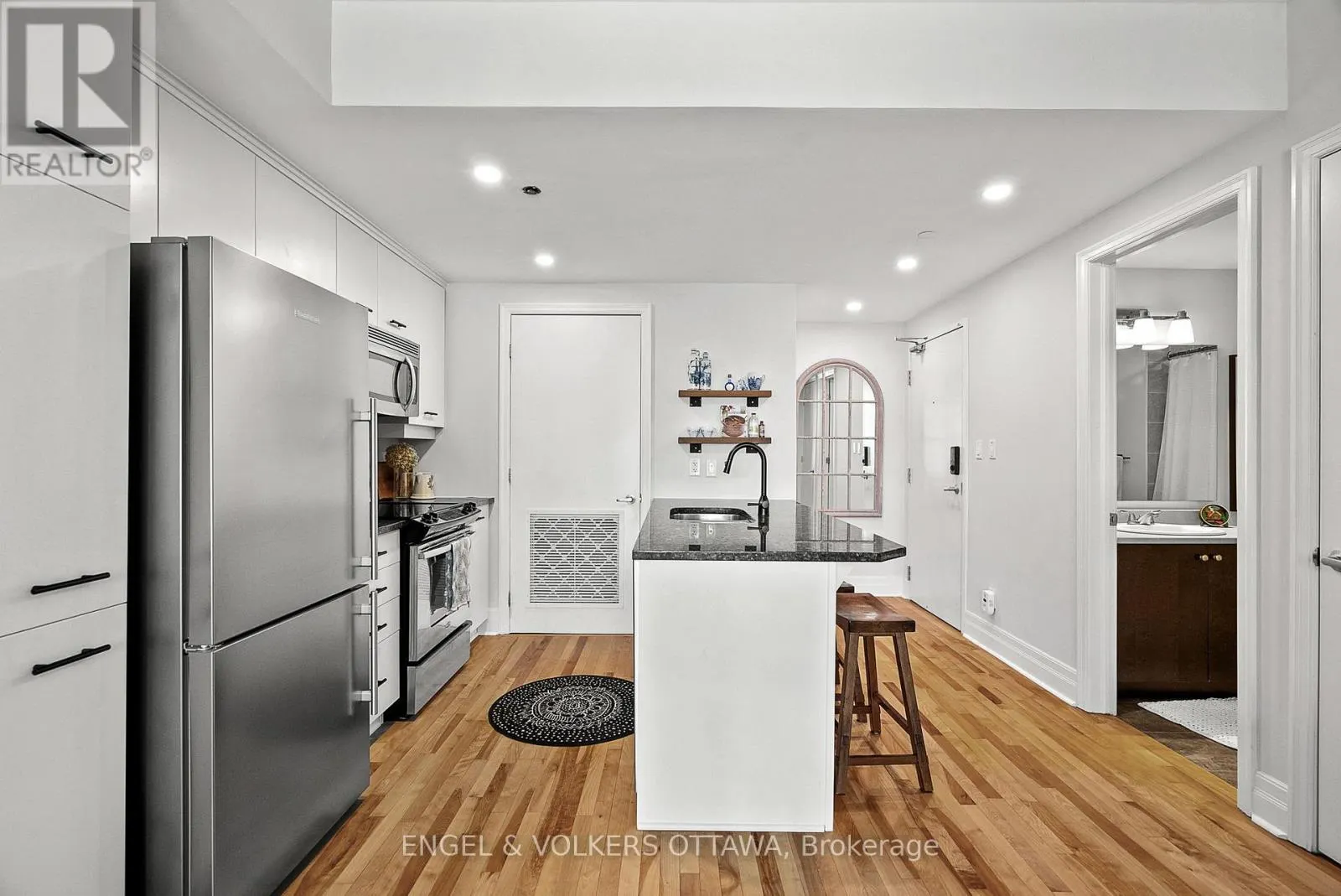 107 - 950 MARGUERITE AVENUE
